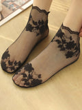 Elegant Floral Lace Invisible Socks for Women – Non-Slip, Lightweight Design