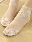 Elegant Floral Lace Invisible Socks for Women – Non-Slip, Lightweight Design